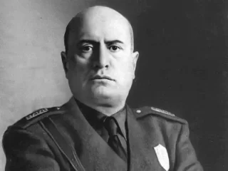 Mussolini_mezzobusto Mussolini_mezzobusto