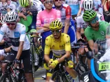 Tour_de_France_2019_-_Maillot_jaune_sur_la_ligne_de_départ_de_la_19ème_étape Tour_de_France_2019_-_Maillot_jaune_sur_la_ligne_de_départ_de_la_19ème_étape